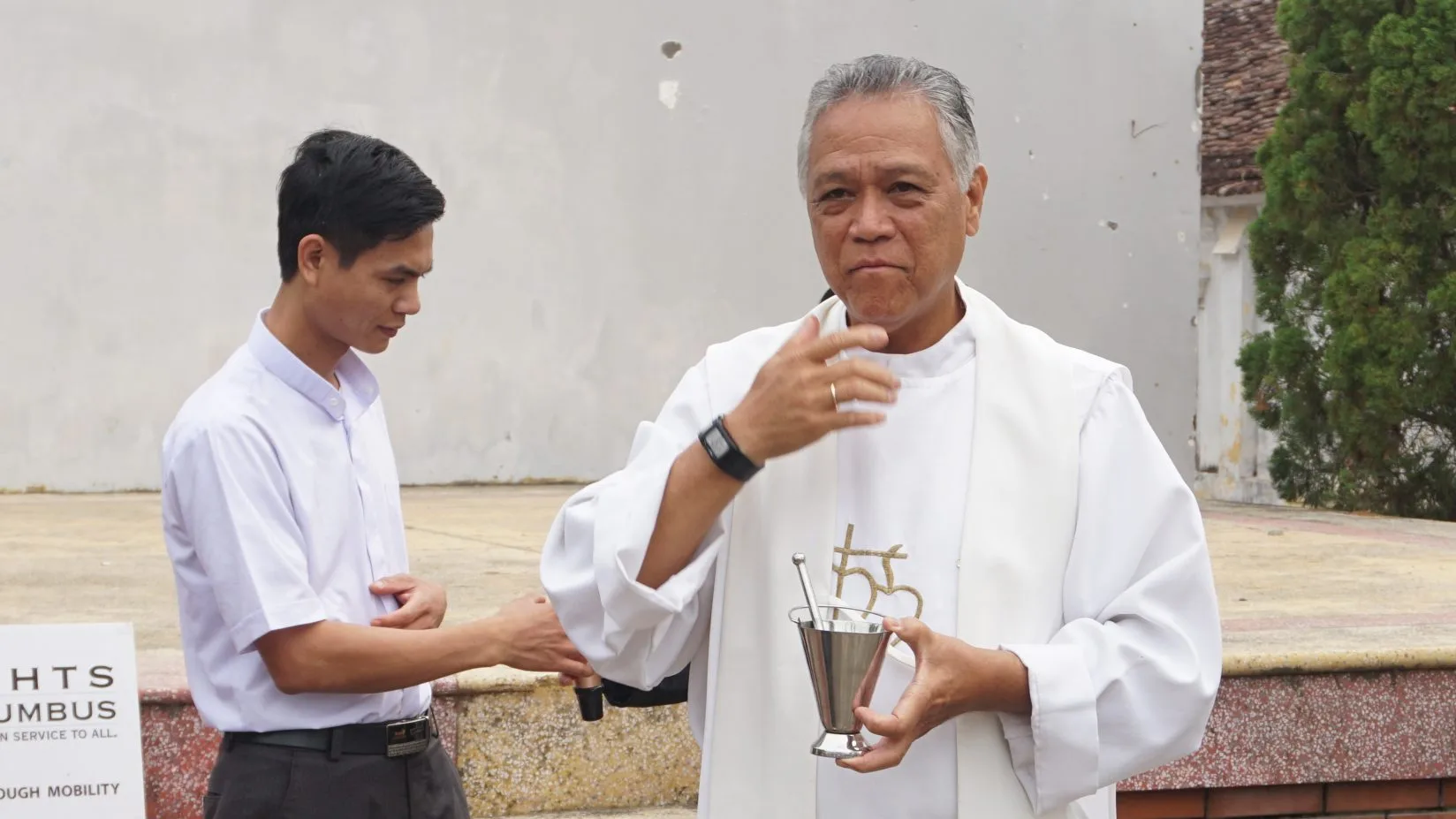 Caritas Thanh Hóa: Trao Tặng Xe Lăn, Xe Lắc Cho Người Khuyết Tật
