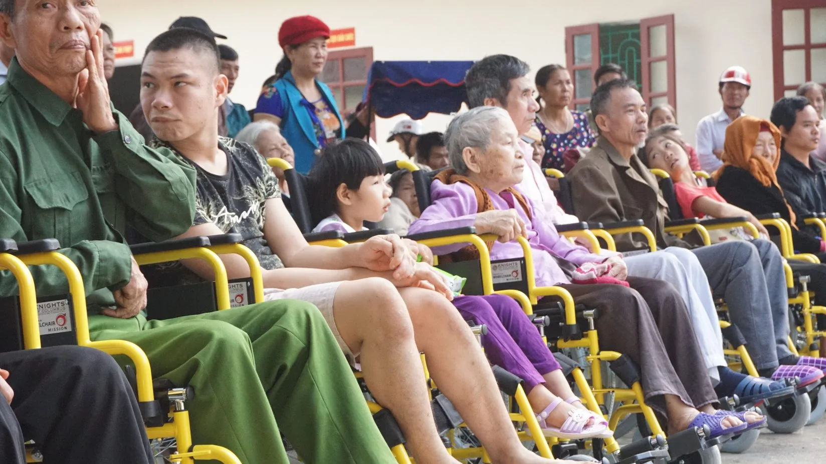 Caritas Thanh Hóa: Trao Tặng Xe Lăn, Xe Lắc Cho Người Khuyết Tật