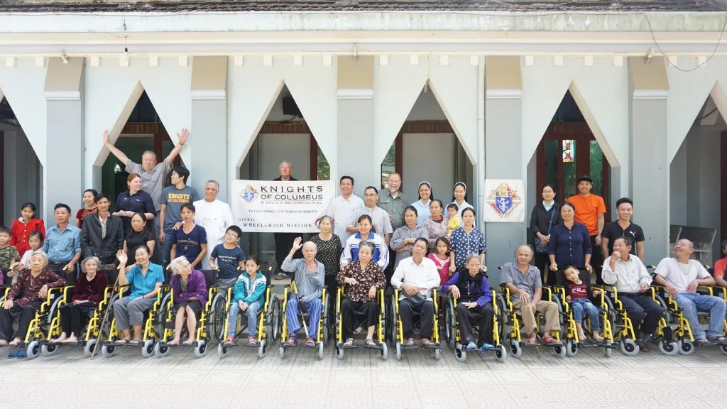 Caritas Thanh Hóa: Trao Tặng Xe Lăn, Xe Lắc Cho Người Khuyết Tật