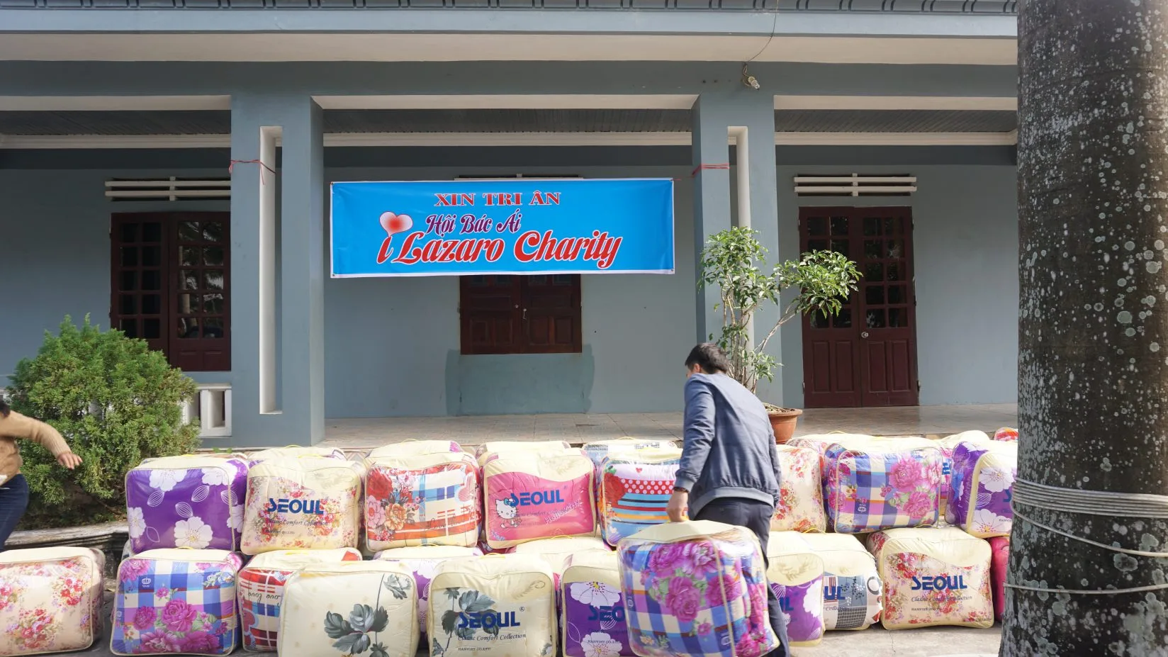 Caritas Thanh Hóa: Tặng Chăn Ấm Cho Người Nghèo