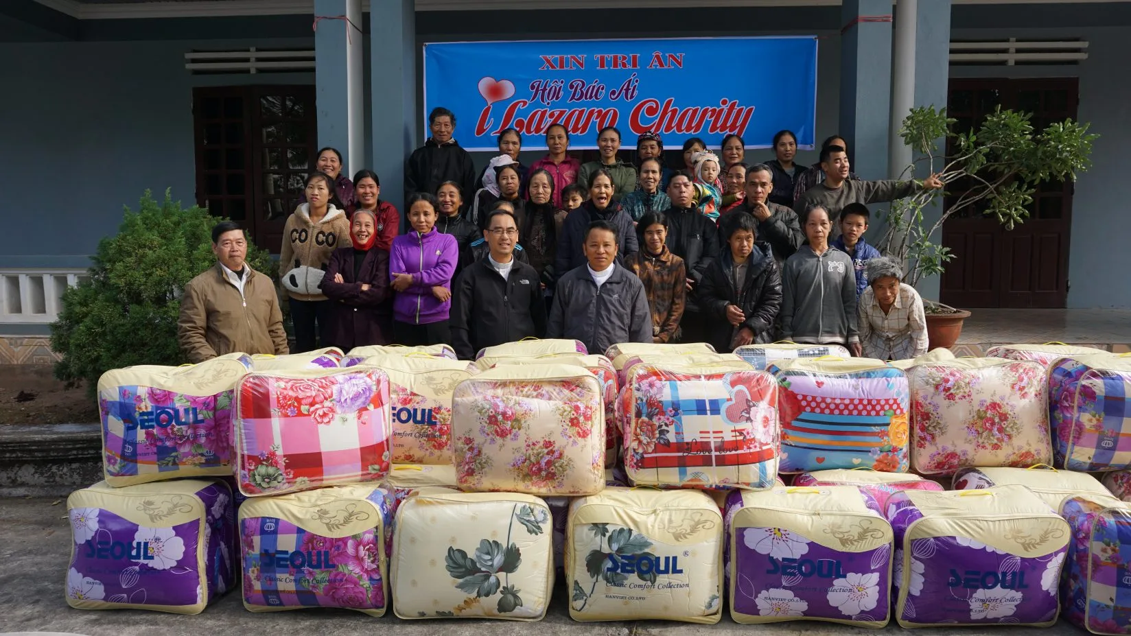 Caritas Thanh Hóa: Tặng Chăn Ấm Cho Người Nghèo