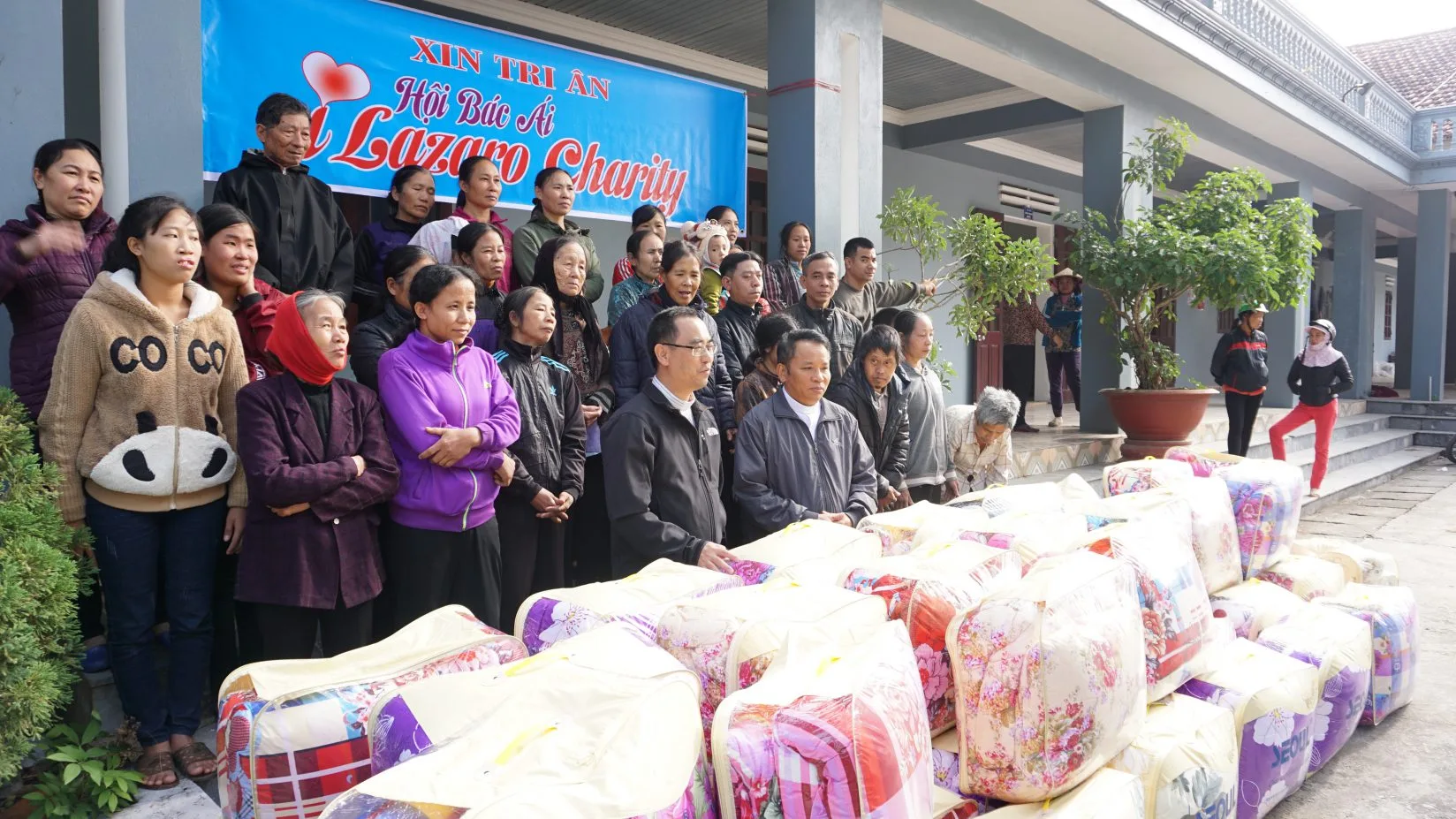 Caritas Thanh Hóa: Tặng Chăn Ấm Cho Người Nghèo