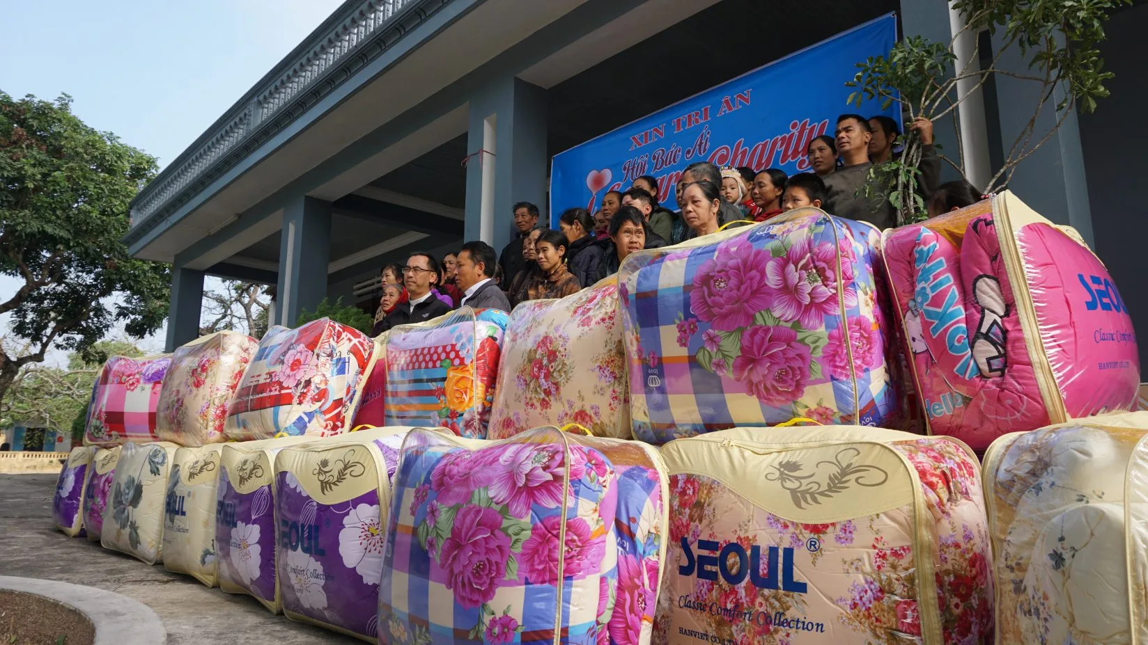 Caritas Thanh Hóa: Tặng Chăn Ấm Cho Người Nghèo