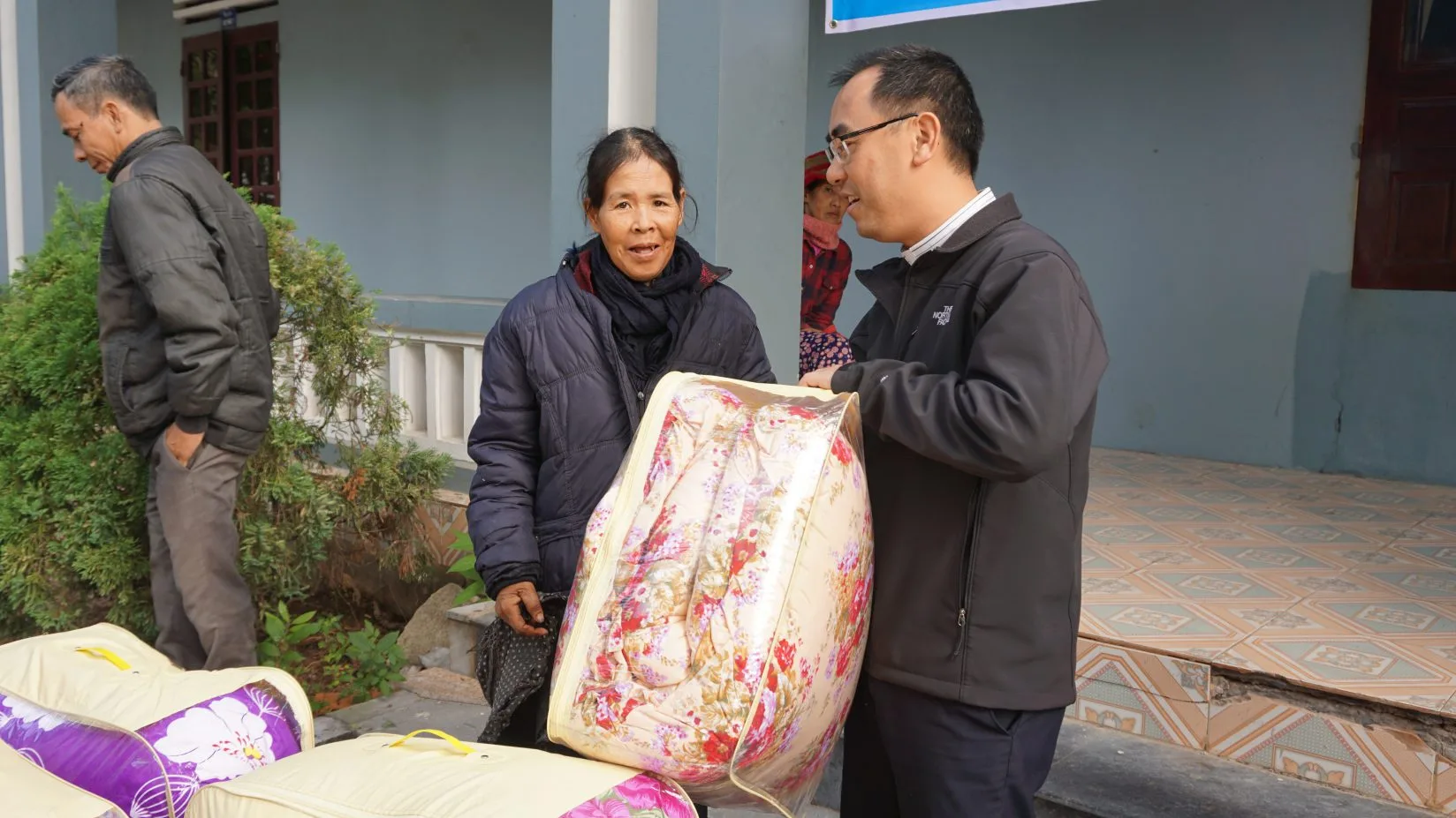 Caritas Thanh Hóa: Tặng Chăn Ấm Cho Người Nghèo