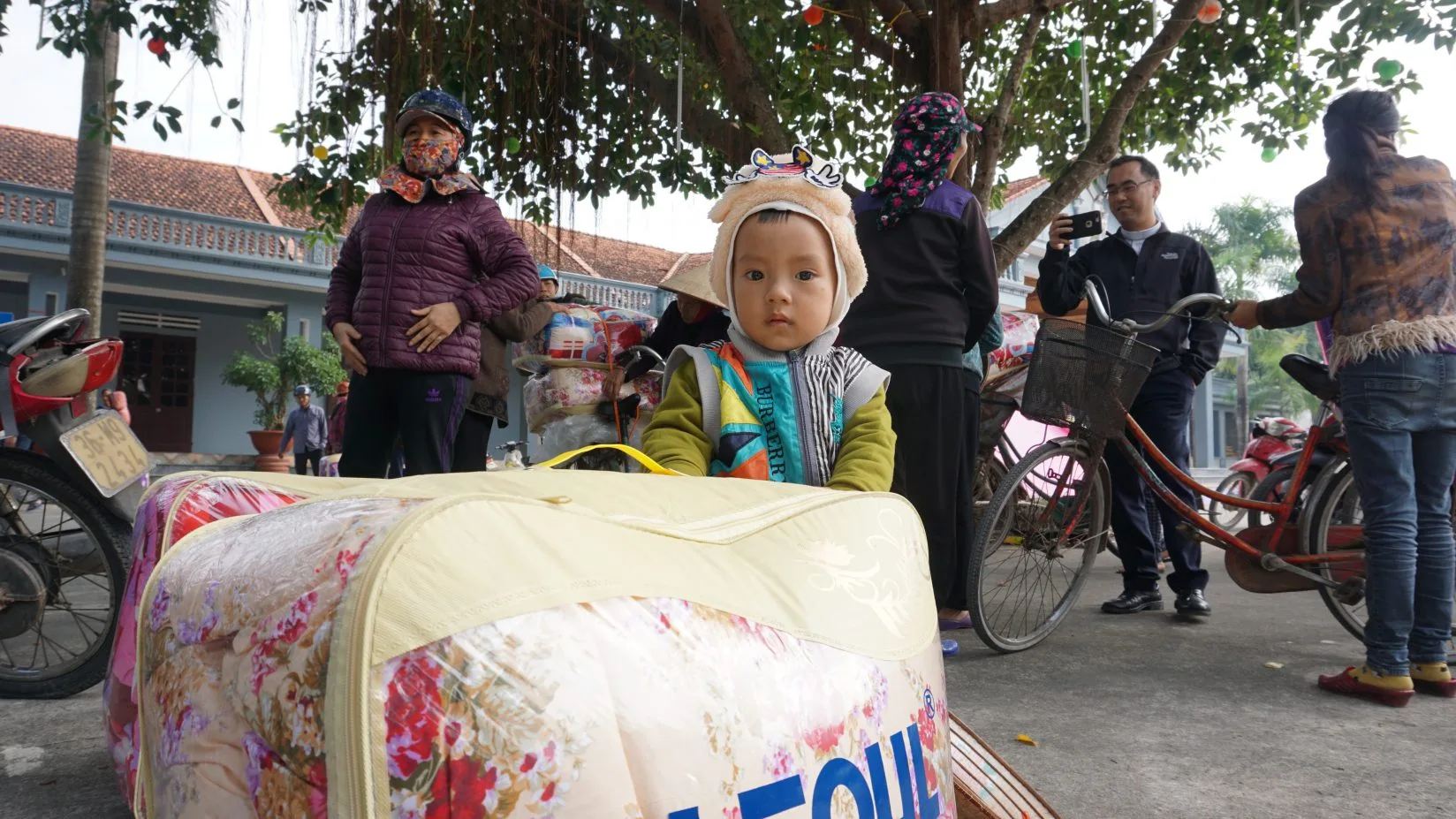 Caritas Thanh Hóa: Tặng Chăn Ấm Cho Người Nghèo