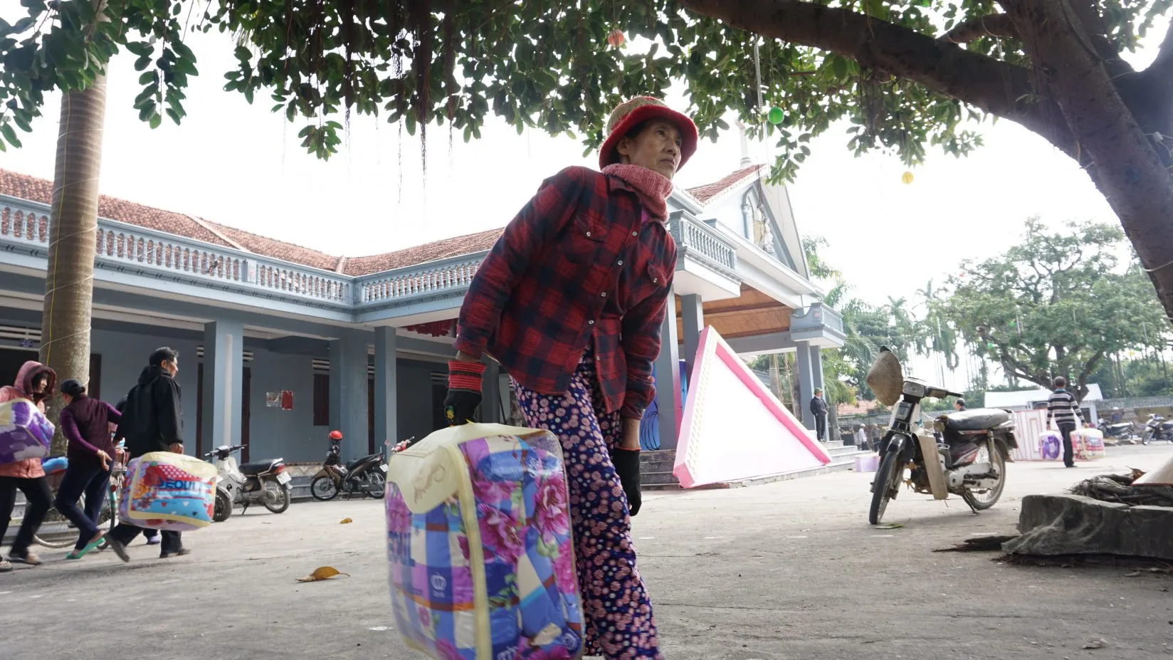 Caritas Thanh Hóa: Tặng Chăn Ấm Cho Người Nghèo
