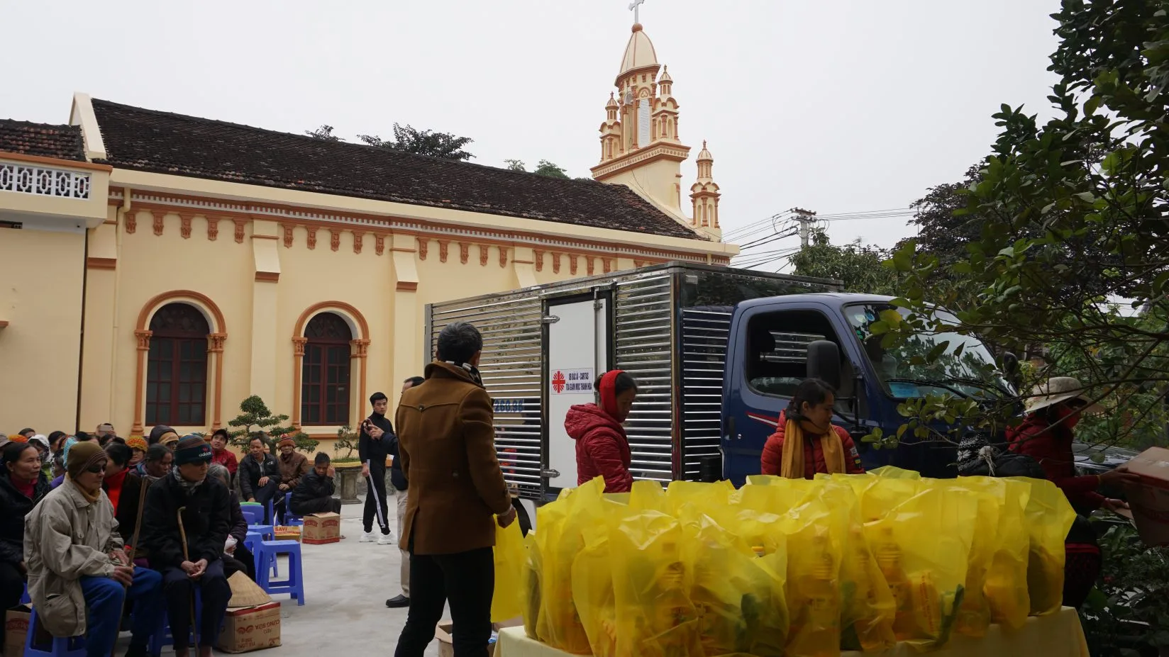 Caritas Thanh Hóa: Thăm Và Tặng Quà Tết Cho Người Nghèo và Hội Người Mù Huyện Vĩnh Lộc