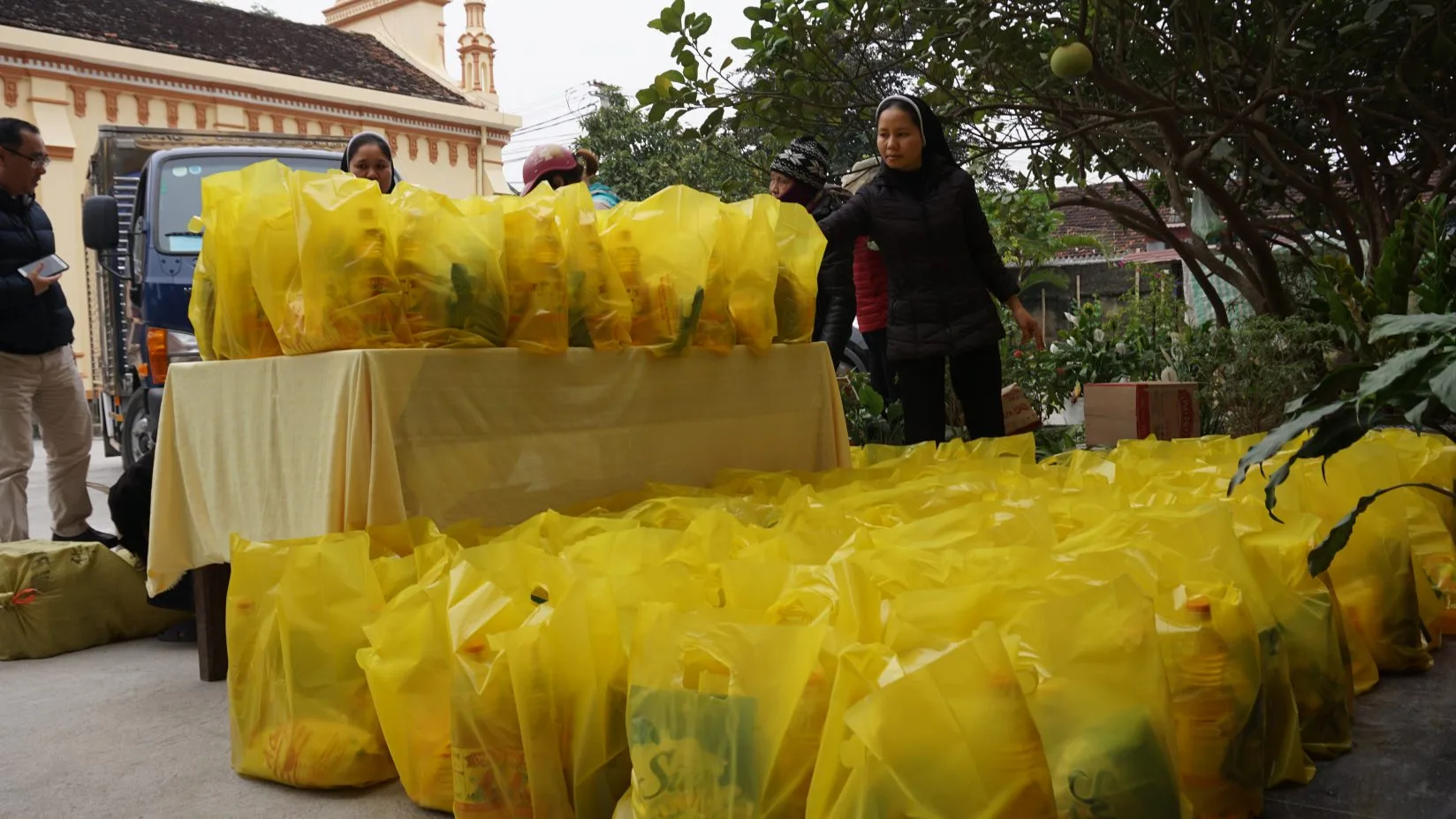 Caritas Thanh Hóa: Thăm Và Tặng Quà Tết Cho Người Nghèo và Hội Người Mù Huyện Vĩnh Lộc