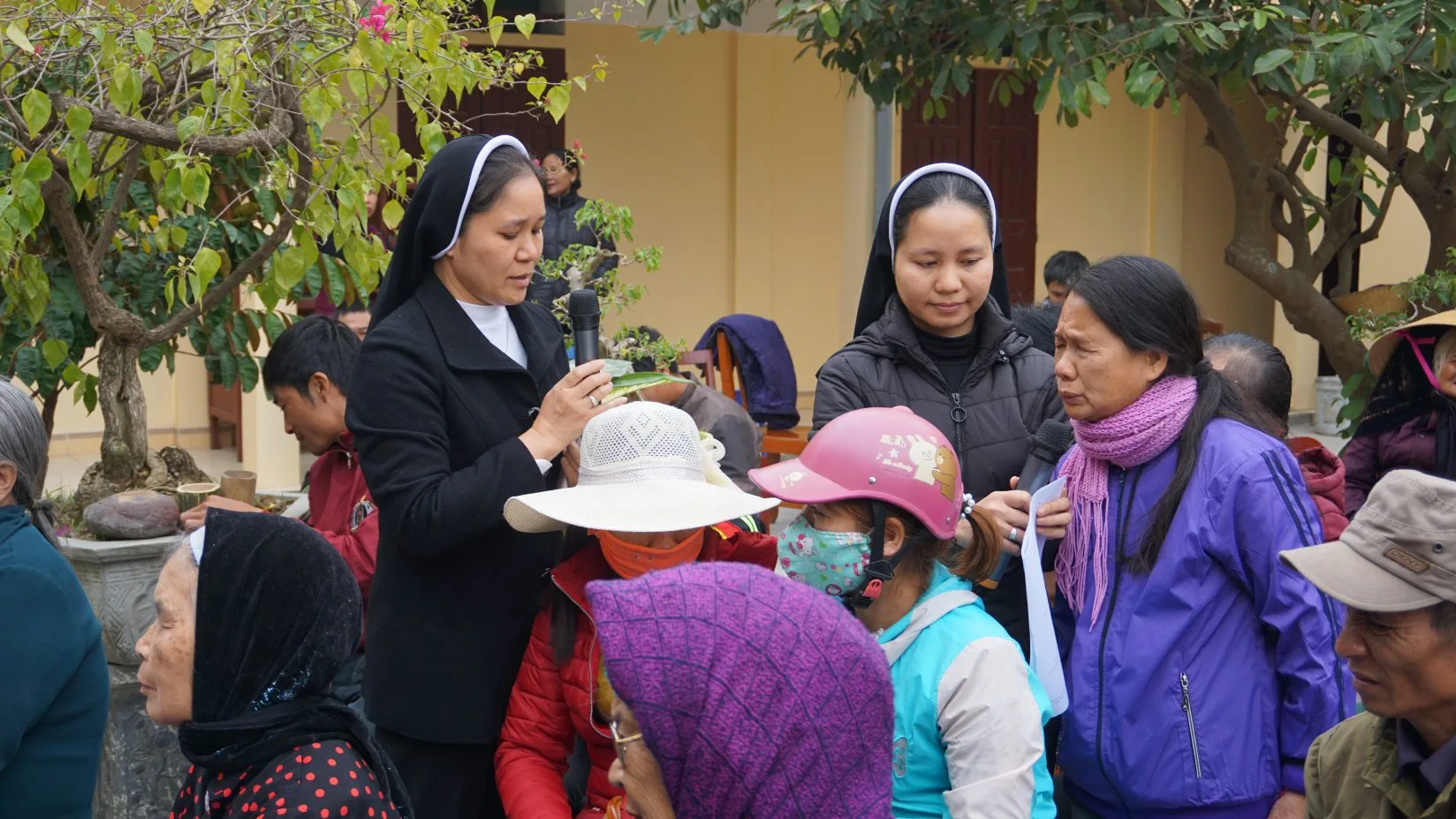 Caritas Thanh Hóa: Thăm Và Tặng Quà Tết Cho Người Nghèo và Hội Người Mù Huyện Vĩnh Lộc