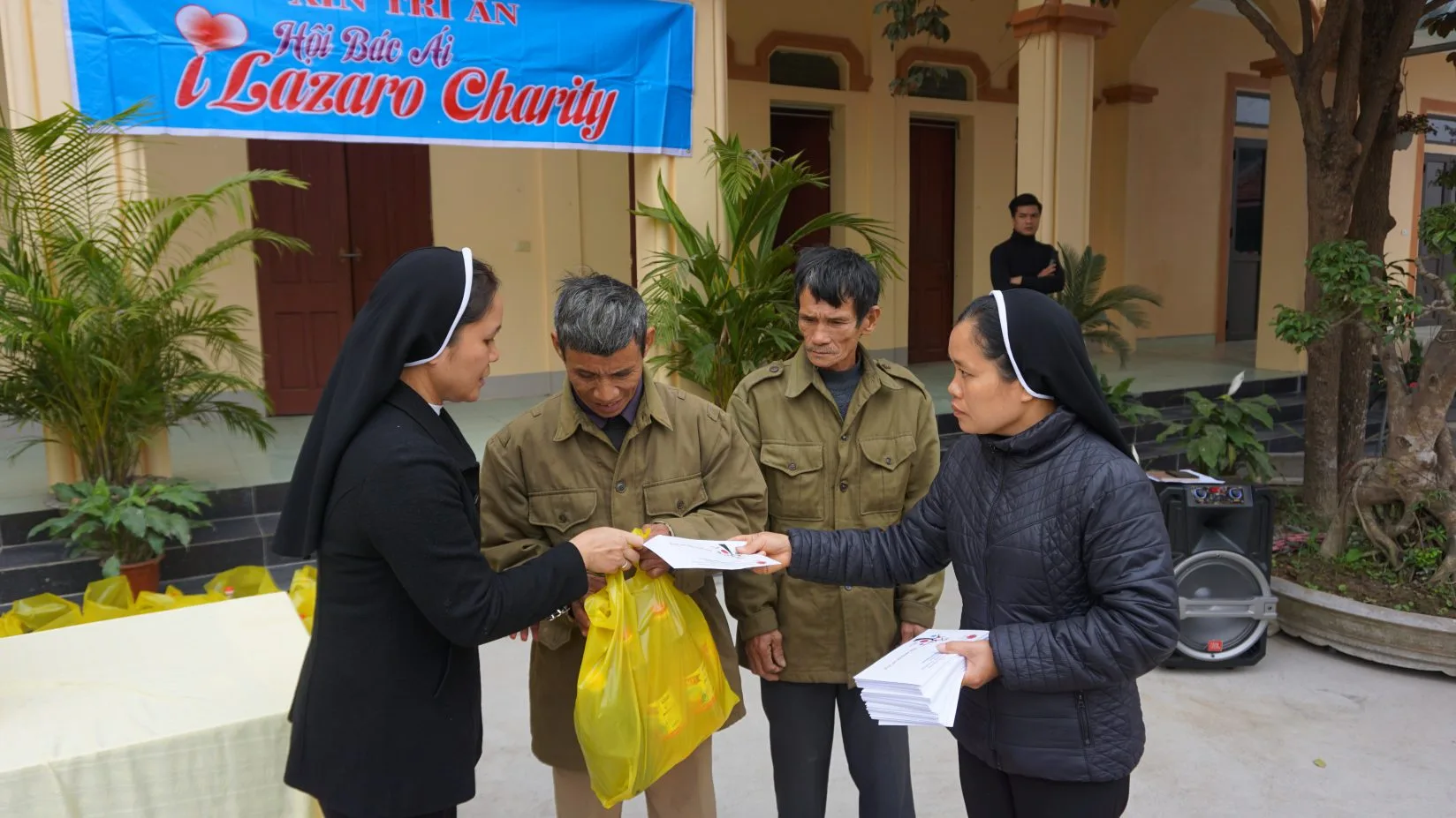 Caritas Thanh Hóa: Thăm Và Tặng Quà Tết Cho Người Nghèo và Hội Người Mù Huyện Vĩnh Lộc