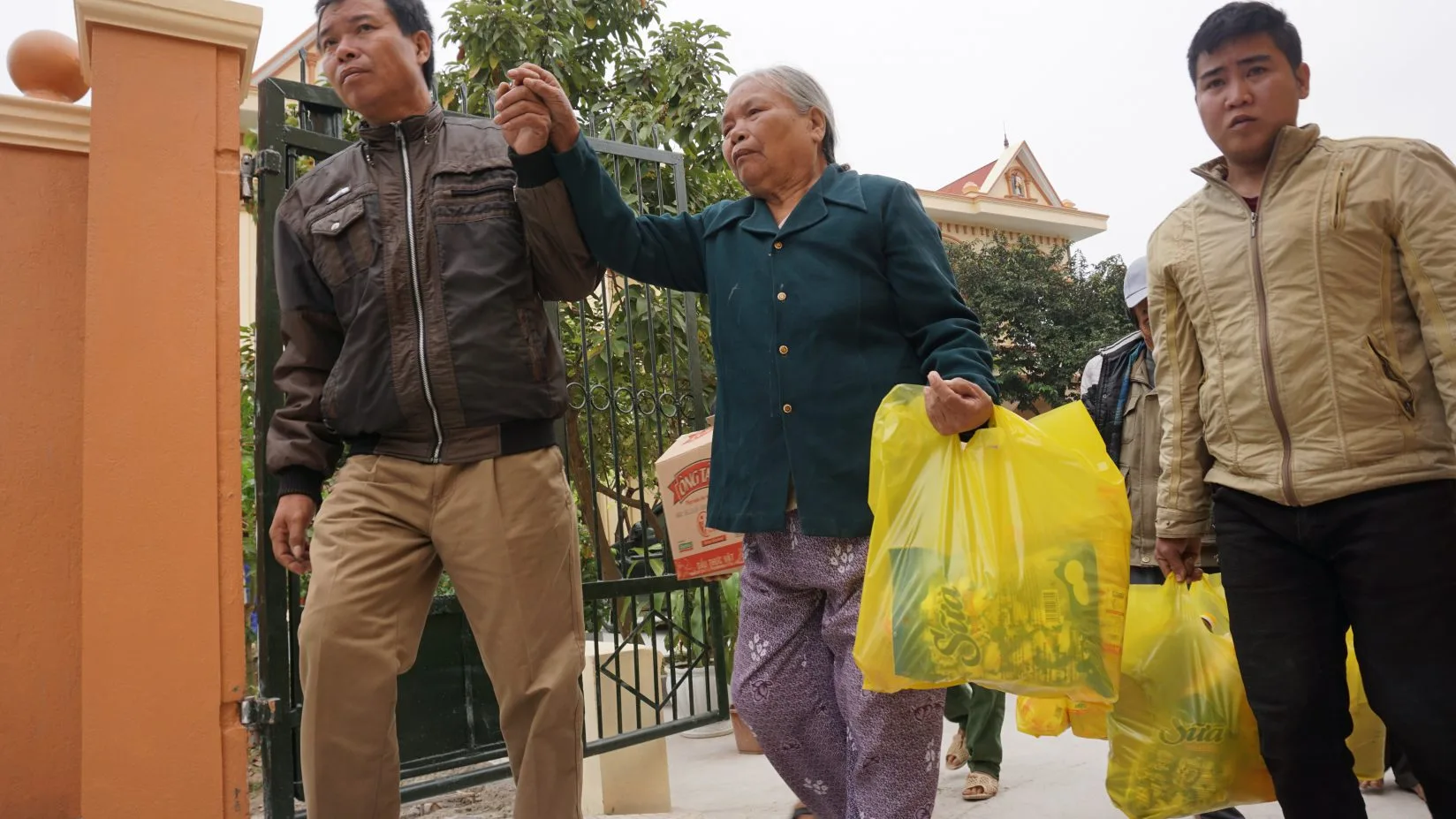 Caritas Thanh Hóa: Thăm Và Tặng Quà Tết Cho Người Nghèo và Hội Người Mù Huyện Vĩnh Lộc