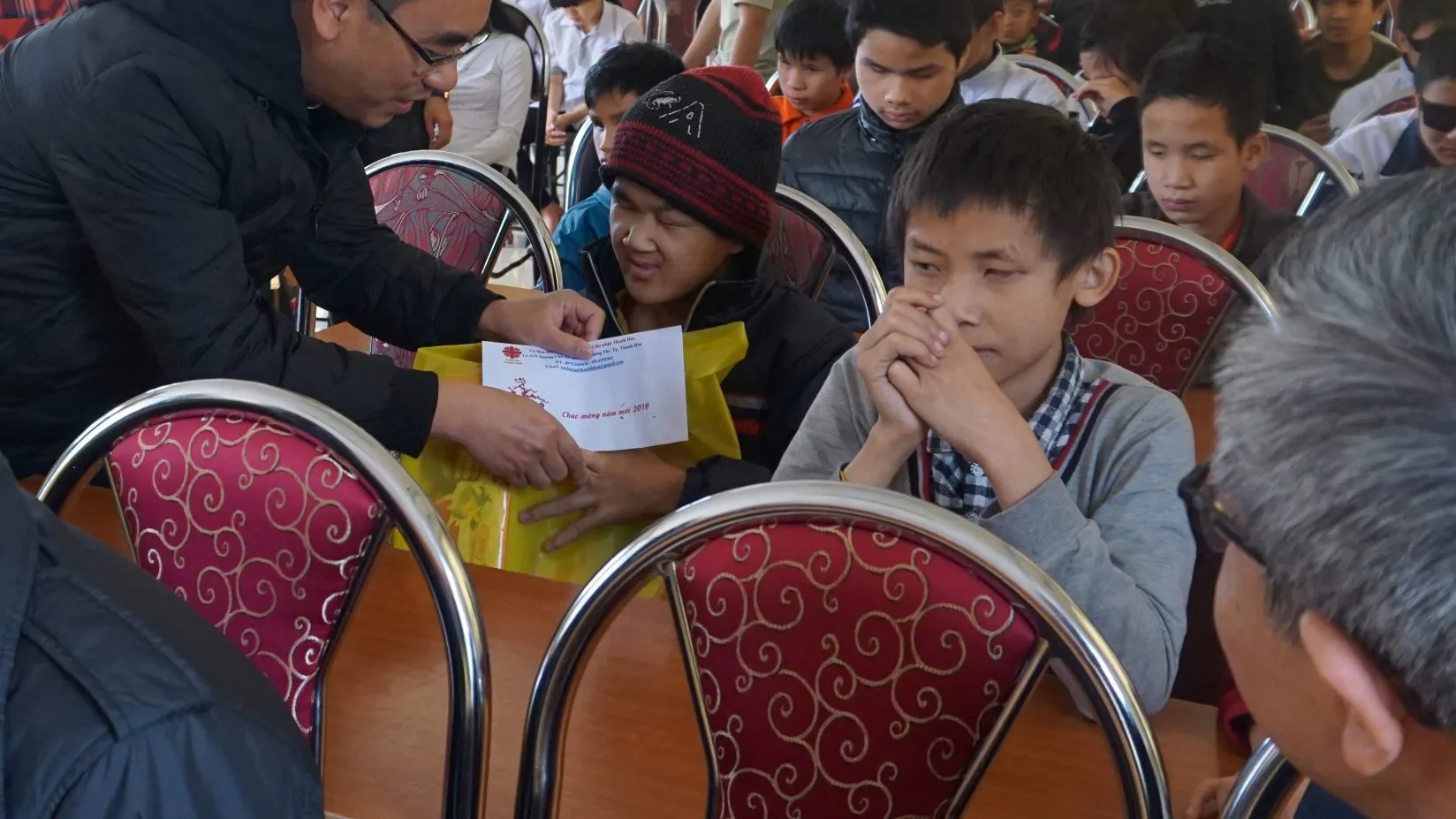 THẮP SÁNG CHO NHAU NIỀM TIN