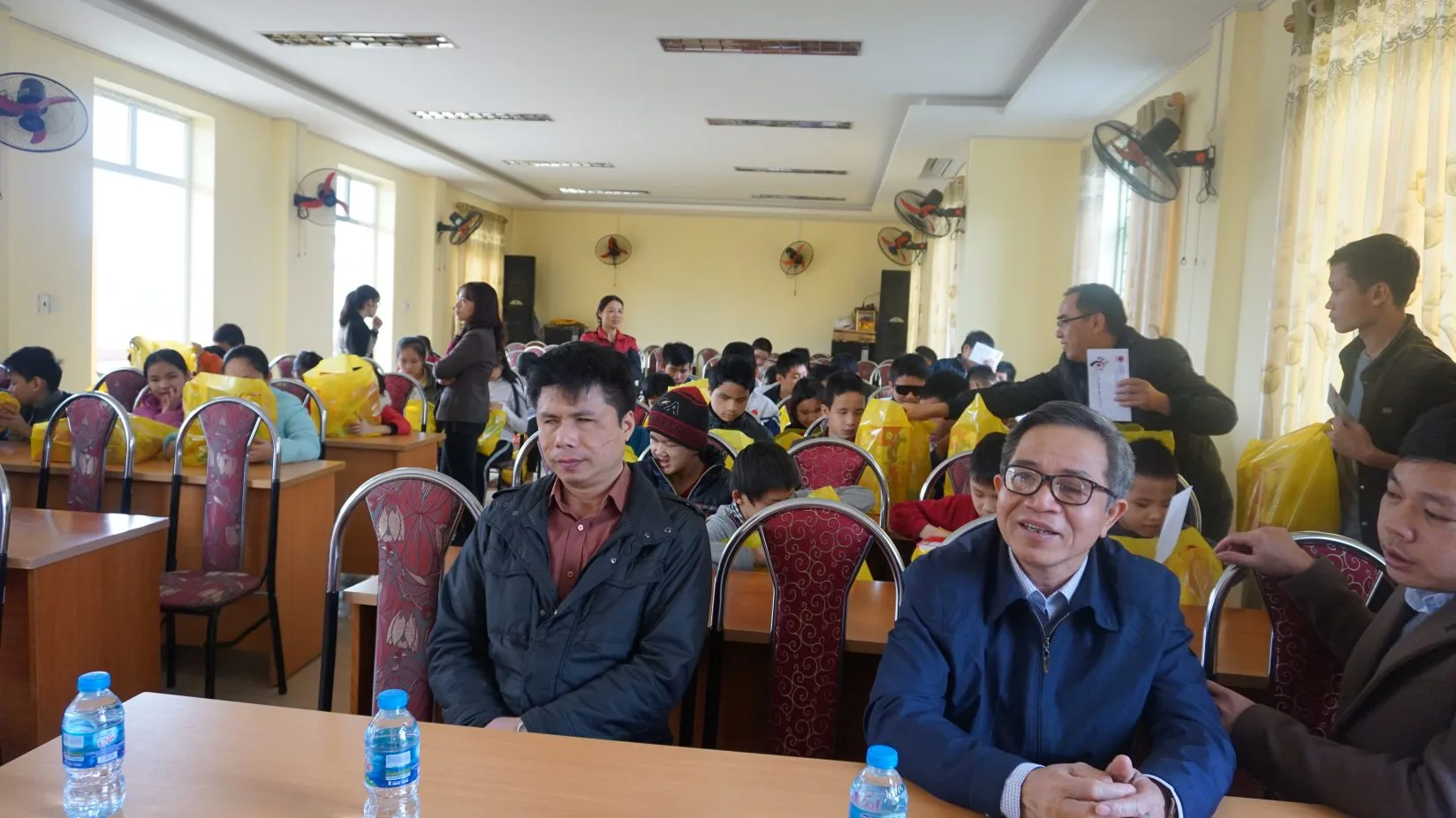 THẮP SÁNG CHO NHAU NIỀM TIN