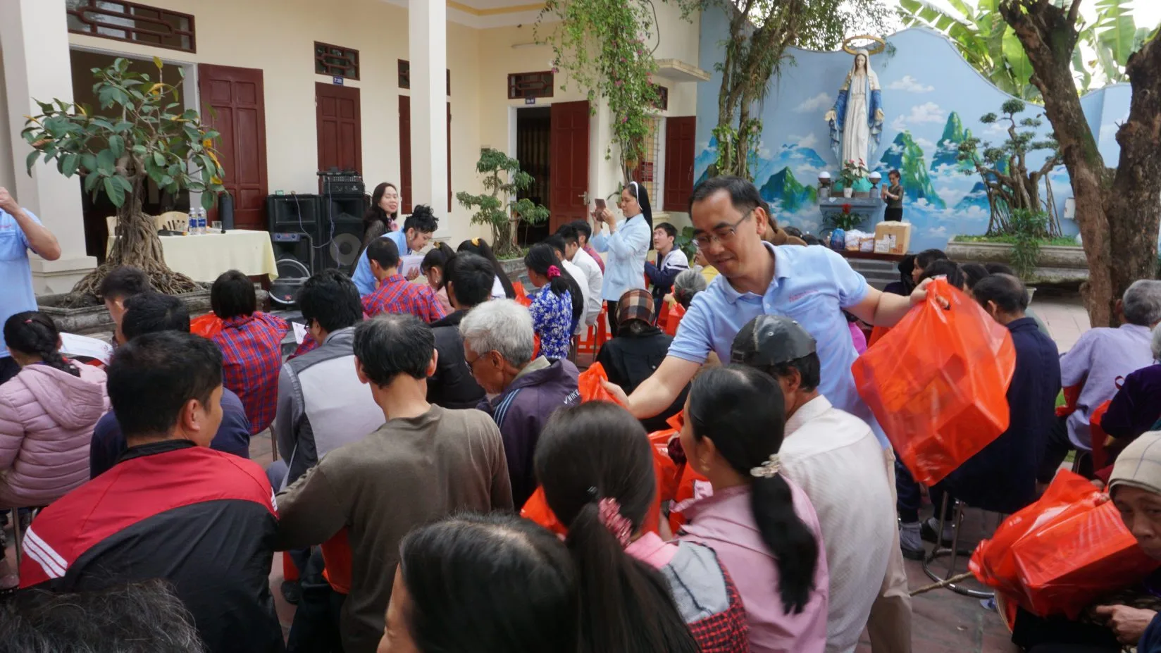 SẺ CHIA NIỀM VUI MÙA XUÂN