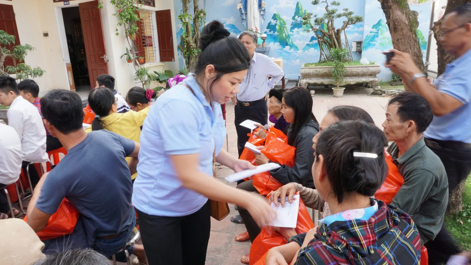 SẺ CHIA NIỀM VUI MÙA XUÂN