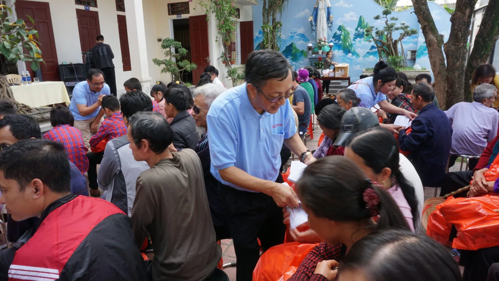 SẺ CHIA NIỀM VUI MÙA XUÂN