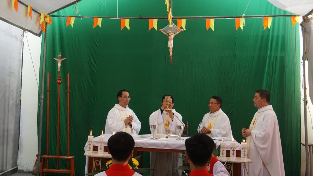Lễ Trao Nhà Tình Thương