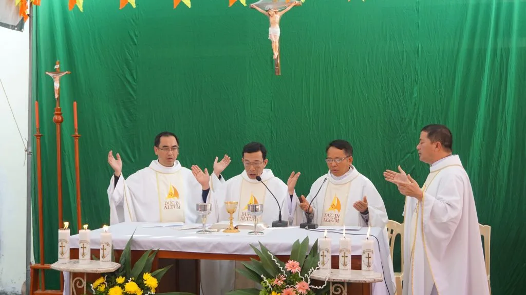 Lễ Trao Nhà Tình Thương