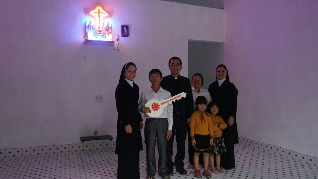 Lễ Trao Nhà Tình Thương