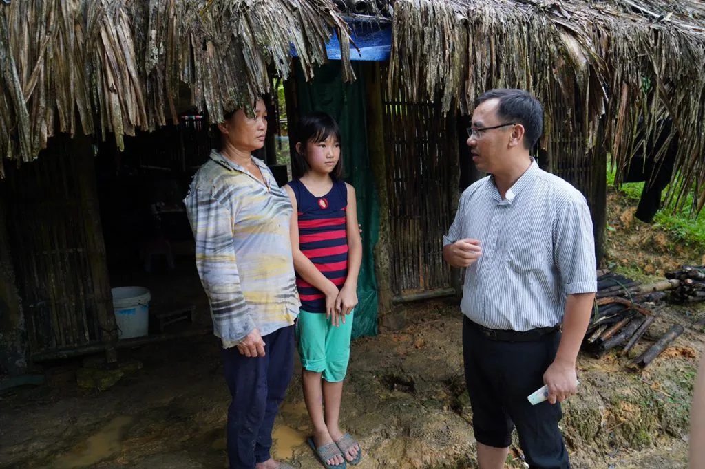 “ Con khổ lắm Cha ạ ! Con khổ nhiều ”