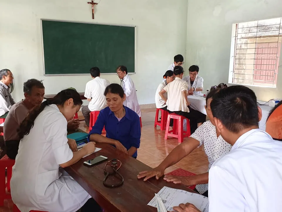 Cariatas Thanh Hóa: Khám Bệnh Và Phát Thuốc Miễn Phí Cho Người Nghèo Tại Giáo Xứ Ngọc Đỉnh