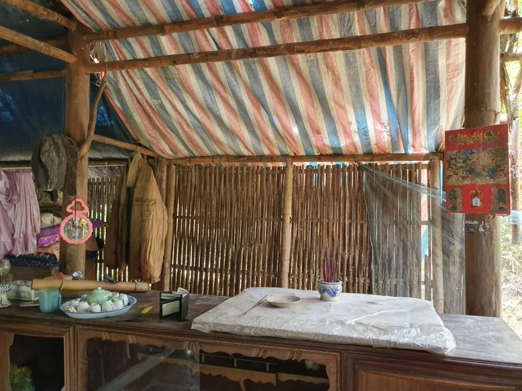“ Con khổ lắm Cha ạ ! Con khổ nhiều ”