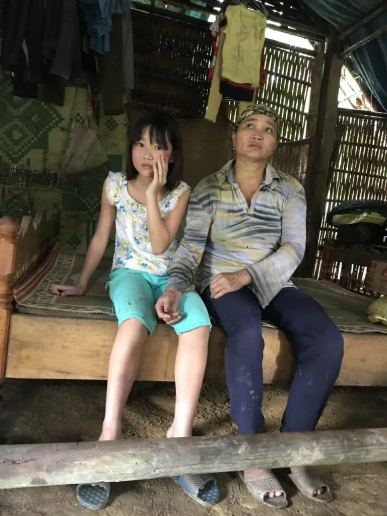 “ Con khổ lắm Cha ạ ! Con khổ nhiều ”