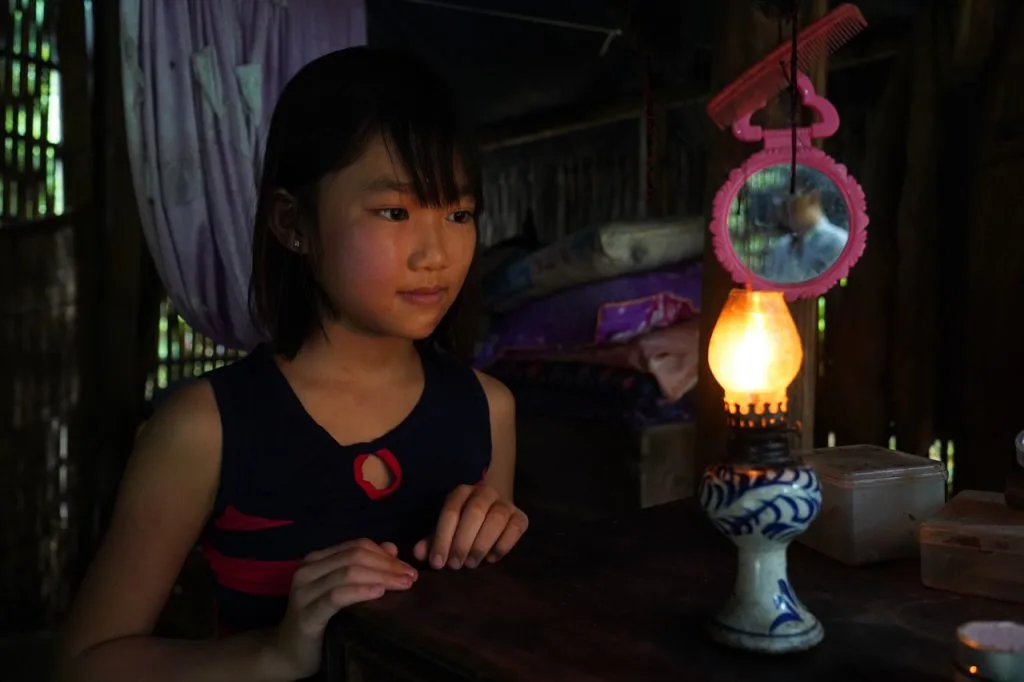 “ Con khổ lắm Cha ạ ! Con khổ nhiều ”