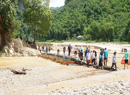 CARITAS THANH HÓA ĐỒNG HÀNH CÙNG BÀ CON VÙNG LŨ