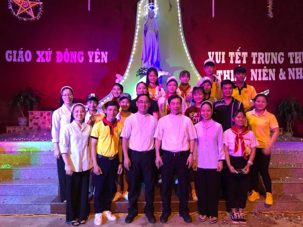 CARITAS THANH HÓA TRONG “ĐÊM HỘI TRĂNG RẰM” TẠI GIÁO XỨ ĐÔNG YÊN – GIÁO PHẬN THANH HÓA