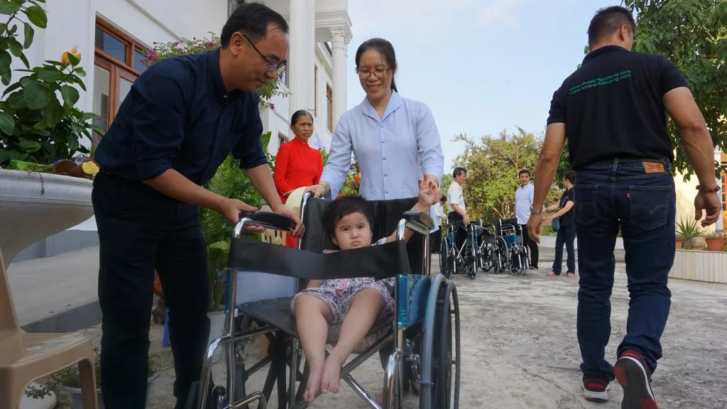 Hỗ Trợ Đôi Chân Cho Người Khuyết Tật