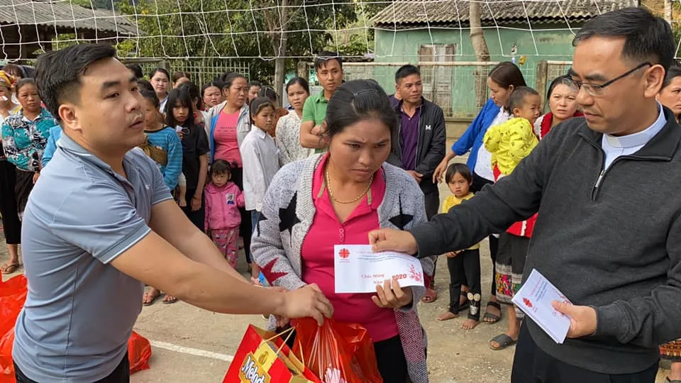 Đem hơi ấm mùa Xuân đến cho bà con dân tộc thiểu số tại xã Mường Chanh, huyện Mường Lát, tỉnh Thanh Hoá