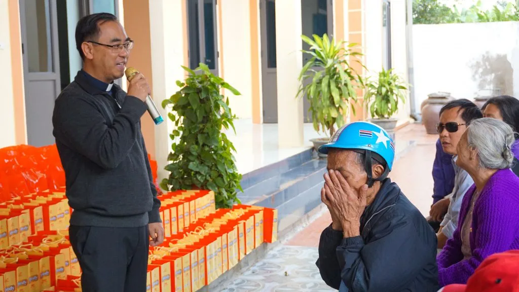 Trao quà Tết cho hội người mù tỉnh Thanh Hóa