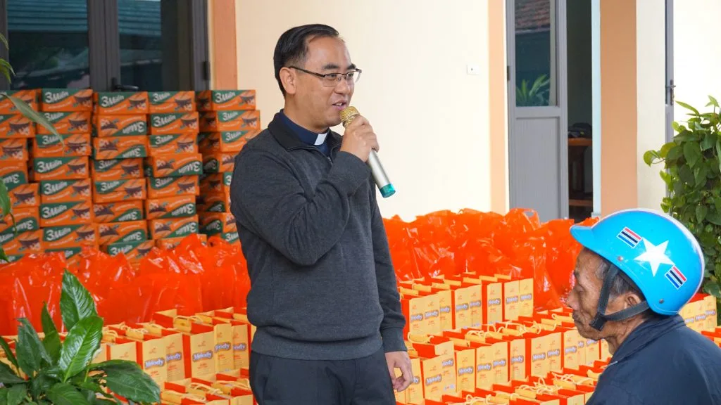 Trao quà Tết cho hội người mù tỉnh Thanh Hóa