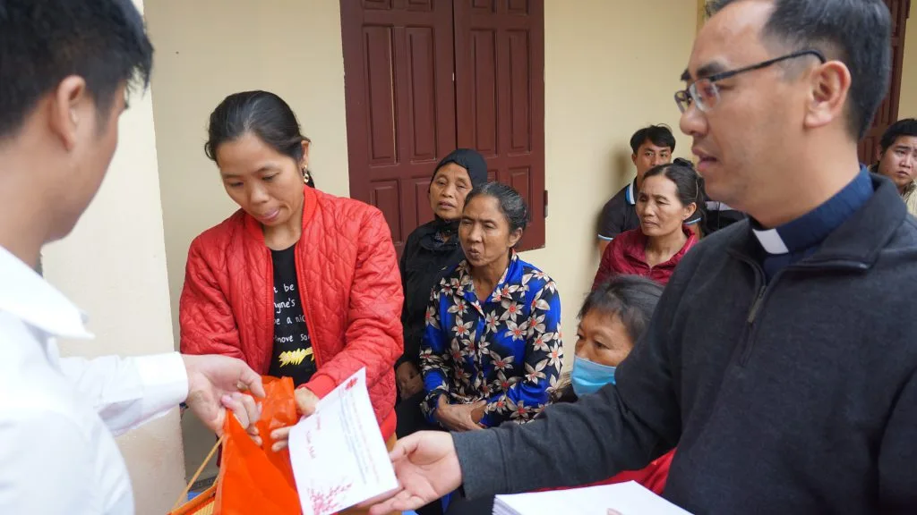 Trao quà Tết cho hội người mù tỉnh Thanh Hóa
