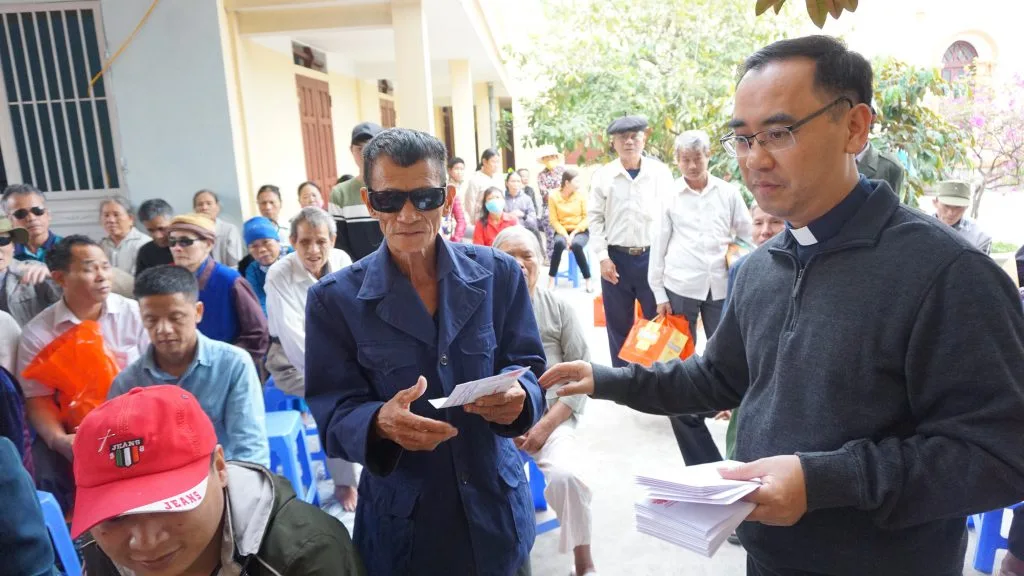 Trao quà Tết cho hội người mù tỉnh Thanh Hóa