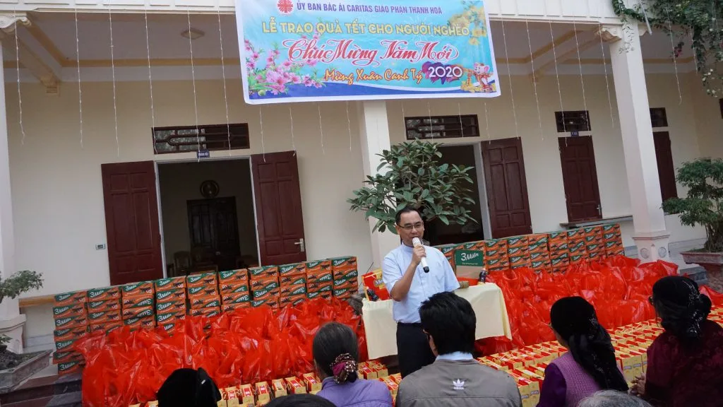 Trao quà Tết cho hội người mù tỉnh Thanh Hóa