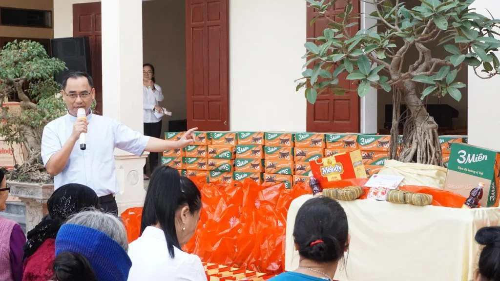 Trao quà Tết cho hội người mù tỉnh Thanh Hóa