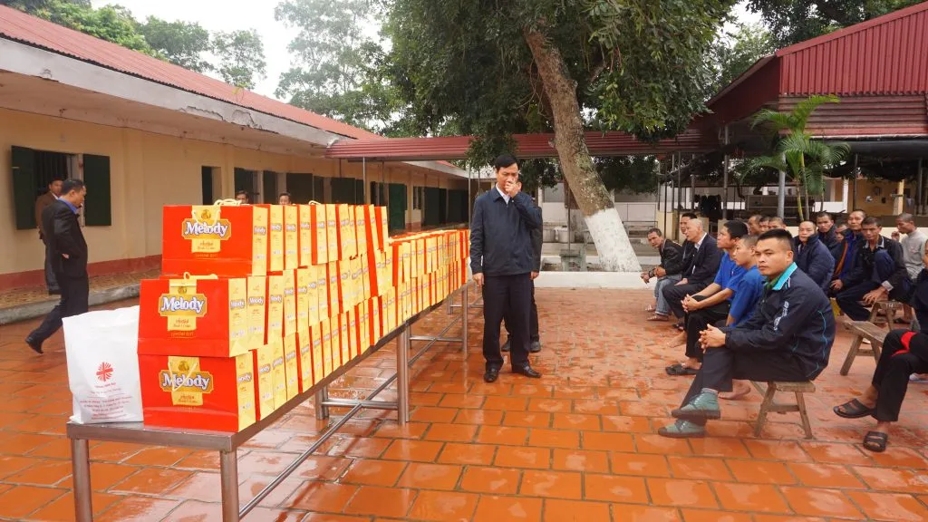 Trao quà Tết cho bệnh nhân tâm thần