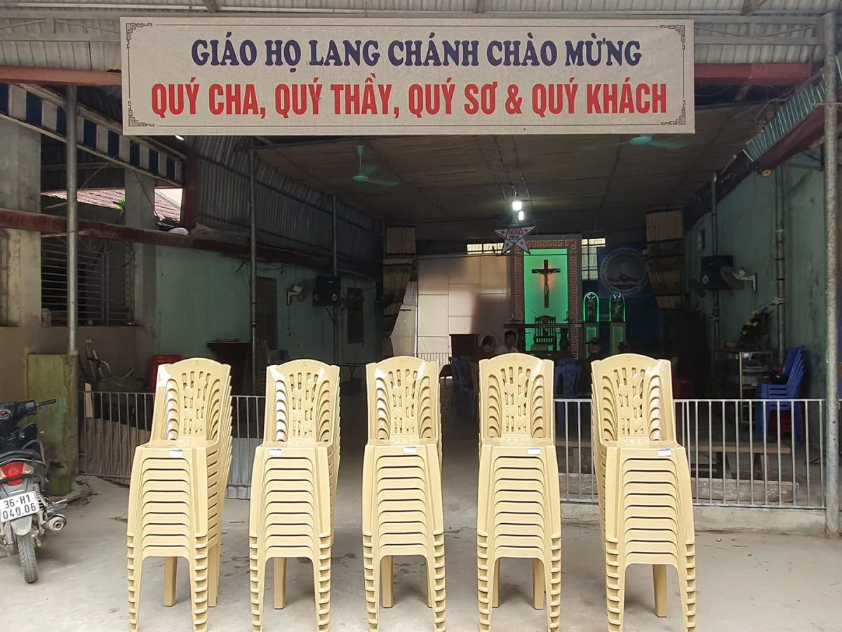 Trao tặng ghế ngồi cho giáo họ Lang Chánh – Gx. Hữu Lễ / Gp. Thanh Hóa