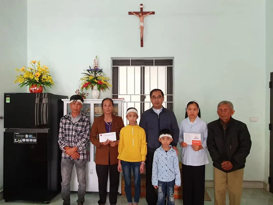 ĐỨC ÁI: ÁNH SÁNG GIỮA ĐÊM ĐEN