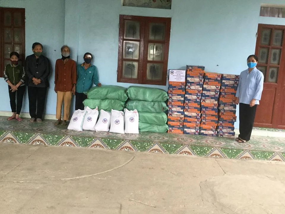CARITAS GIÁO PHẬN THANH HÓA: TRAO TẶNG ÁNH SÁNG PHỤC SINH TRONG CƠN ĐẠI DỊCH
