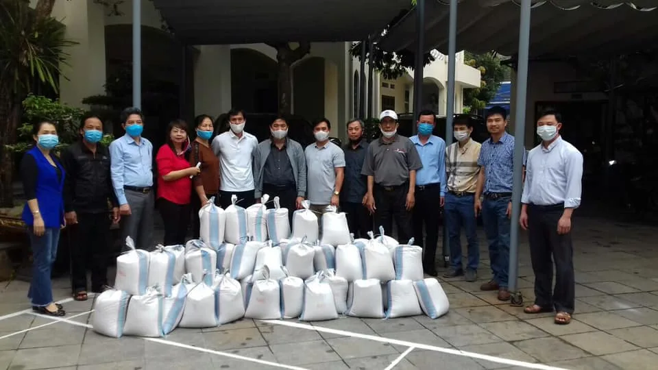 CARITAS GIÁO PHẬN THANH HÓA: TRAO TẶNG ÁNH SÁNG PHỤC SINH TRONG CƠN ĐẠI DỊCH