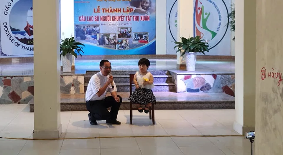 Bài nói chuyện của chị Thu Hiền, chủ tịch CLB Nữ Khuyết Tật tỉnh Thanh Hoá, giám đốc Cty TNHH Suri, thật sâu sắc và lay động lòng người! Cảm ơn Chị đã đến dự và truyền cảm hứng cho các thành viên trong CLB Khuyết Tật Thọ Xuân hôm nay.