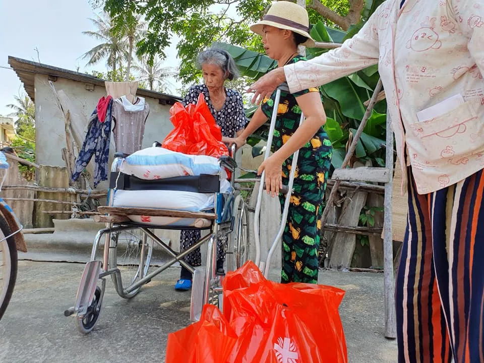 THĂM CÁC BỆNH NHÂN PHONG CÙI TẠI TRAI PHONG QUỲNH LẬP, HUYỆN QUỲNH LƯU, TỈNH NGHỆ AN