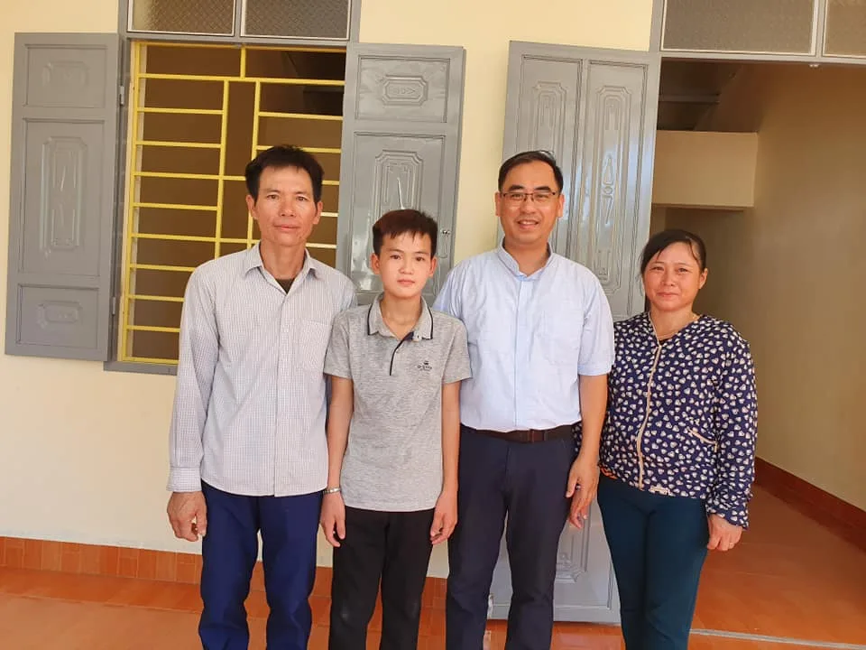 TRAO NHÀ TÌNH THƯƠNG CHO GIA ĐÌNH ANH NGUYỄN ĐỨC MẠNH