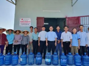 Khánh thành nhà máy lọc nước tại giáo xứ Phúc Lãng, xã Quảng Trường, huyện Quảng Xương, tỉnh Thanh Hoá. Cảm ơn chị Nguyễn Thị Nhật Đan Trinh (Arlington – Texas – USA) đã tài trợ hệ thống lọc nước này.