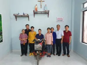 TRAO NHÀ TÌNH THƯƠNG CHO GIA ĐÌNH ANH LÊ TRUNG HIẾU