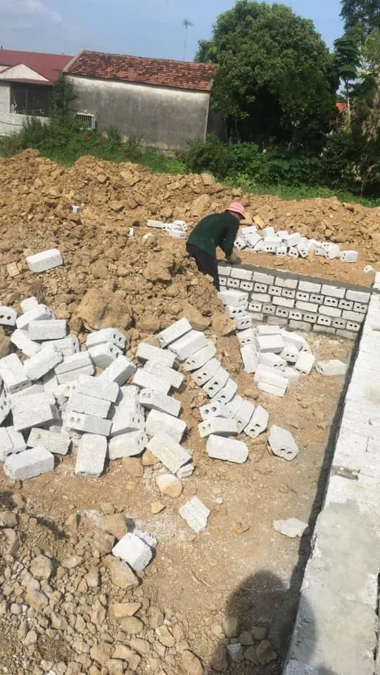 MỘT VÀI HÌNH ẢNH TỔ THỢ CARITAS THANH HOÁ ĐANG XÂY NHÀ TÌNH THƯƠNG CHO DÂN CHÀI CỰ KHÁNH TẠI XÃ ĐỊNH CÔNG, HUYỆN YÊN ĐỊNH, TỈNH THANH HOÁ
