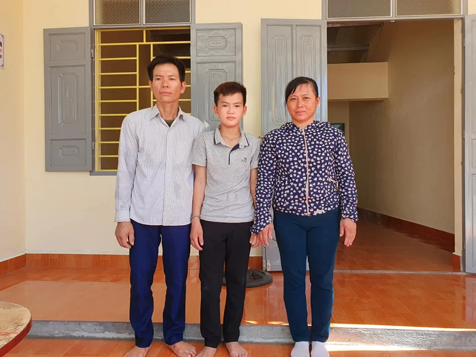 TRAO NHÀ TÌNH THƯƠNG CHO GIA ĐÌNH ANH NGUYỄN ĐỨC MẠNH